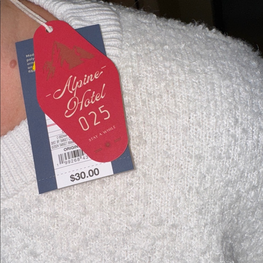White Fuzzy Embroidered Lounge Set - Picture 5 of 5